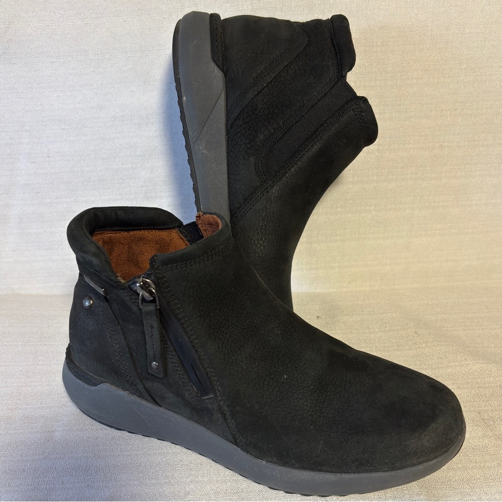 Cobb Hill Hydro shield Skylar Zip Waterproof suede ankle boots Sz 7 gorpcore